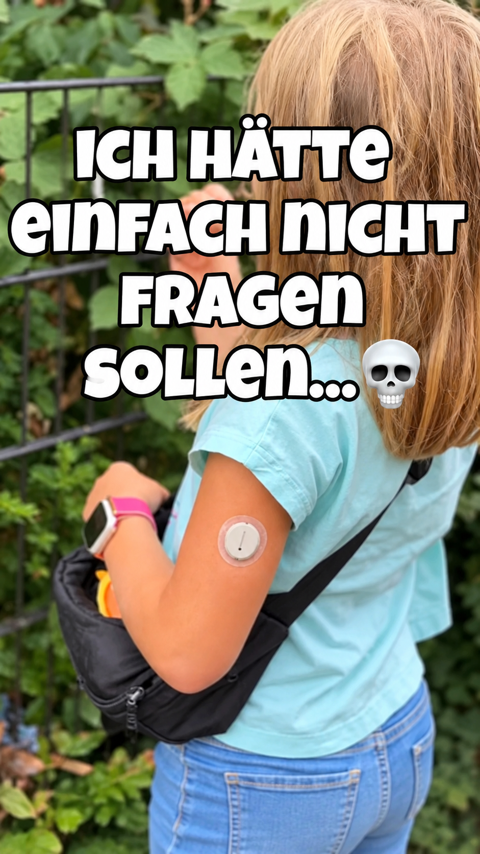 Mädchen mit Glukosesensor am Oberarm im Garten, Instagram-Reel-Text „Ich hätte einfach nicht fragen sollen…“
